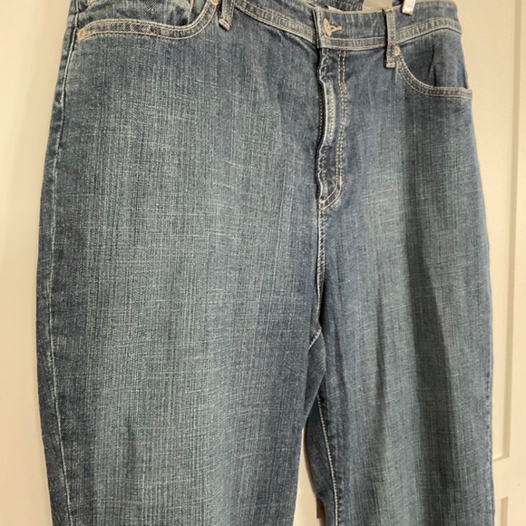 CHICOS SIZE 2.5 PLATINUM BLUE JEANS REGULAR DISTRESSED 12/14 NWT NEW - Picture 6 of 6